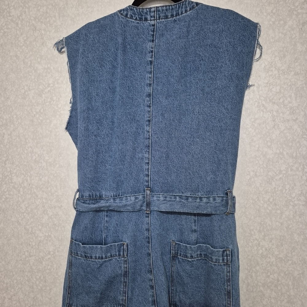 Blank NYC Blue Denim Jumpsuit with V-Neck and Tie Belt..SIZE:L - Picture 14 of 16